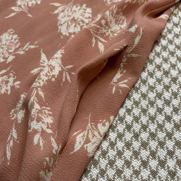 5/$15 | Lush | Floral Shift Dress - Picture 8 of 13